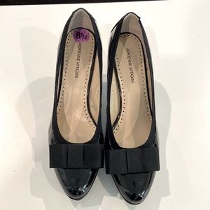 Black Adrienne Vitadni 2 1/2” heels Pumps